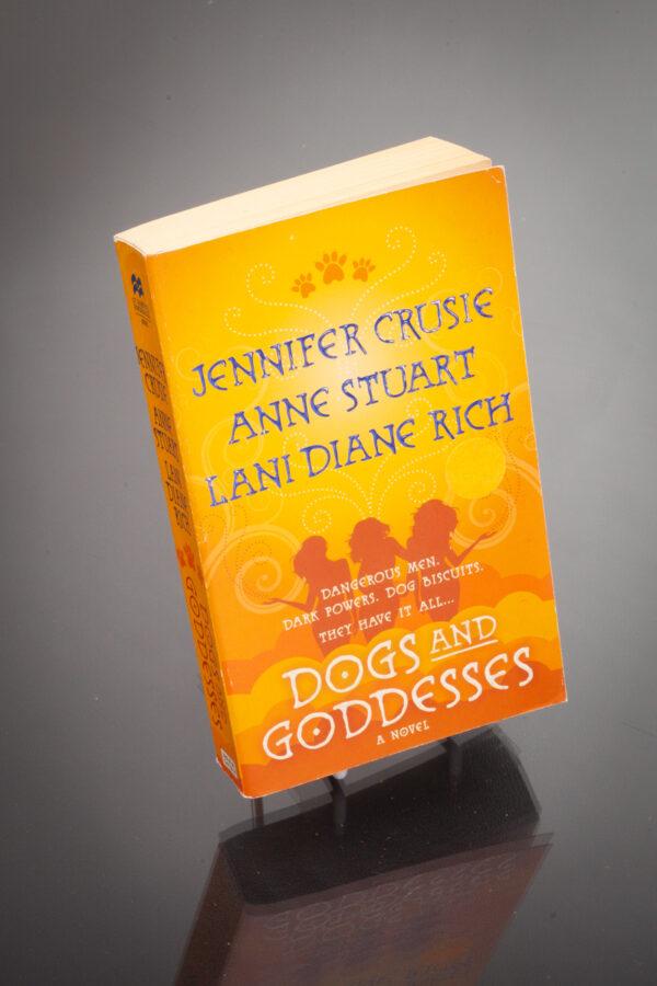 Jennifer Crusie - Dogs And Goddesses