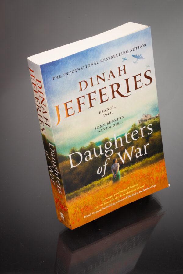 Dinah Jefferies - Daughters Of War